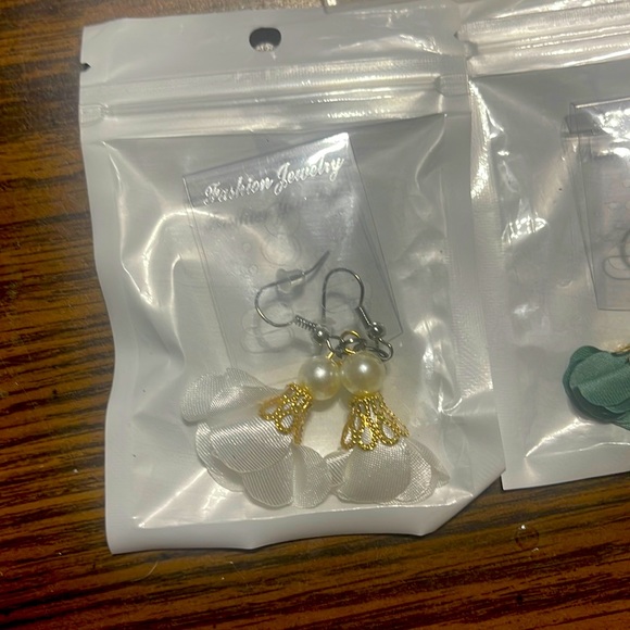 Flower earrings - Picture 1 of 2